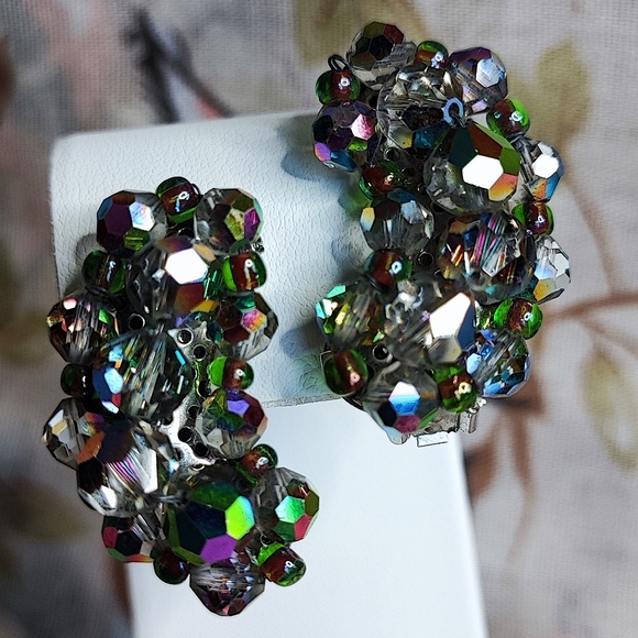 Vintage Blazing Dark Aurora Borealis Rhinestone Clip On Earrings Unsigned - Picture 1 of 9